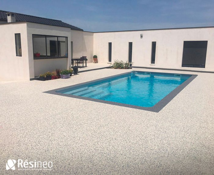 abord béton piscine